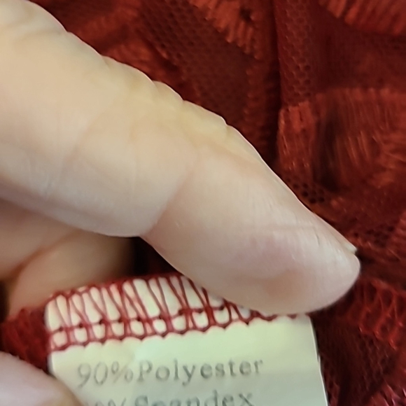 E'leter lace overlay romper midi length. Lovely burgundy in color sz Small(#595) - Picture 12 of 17